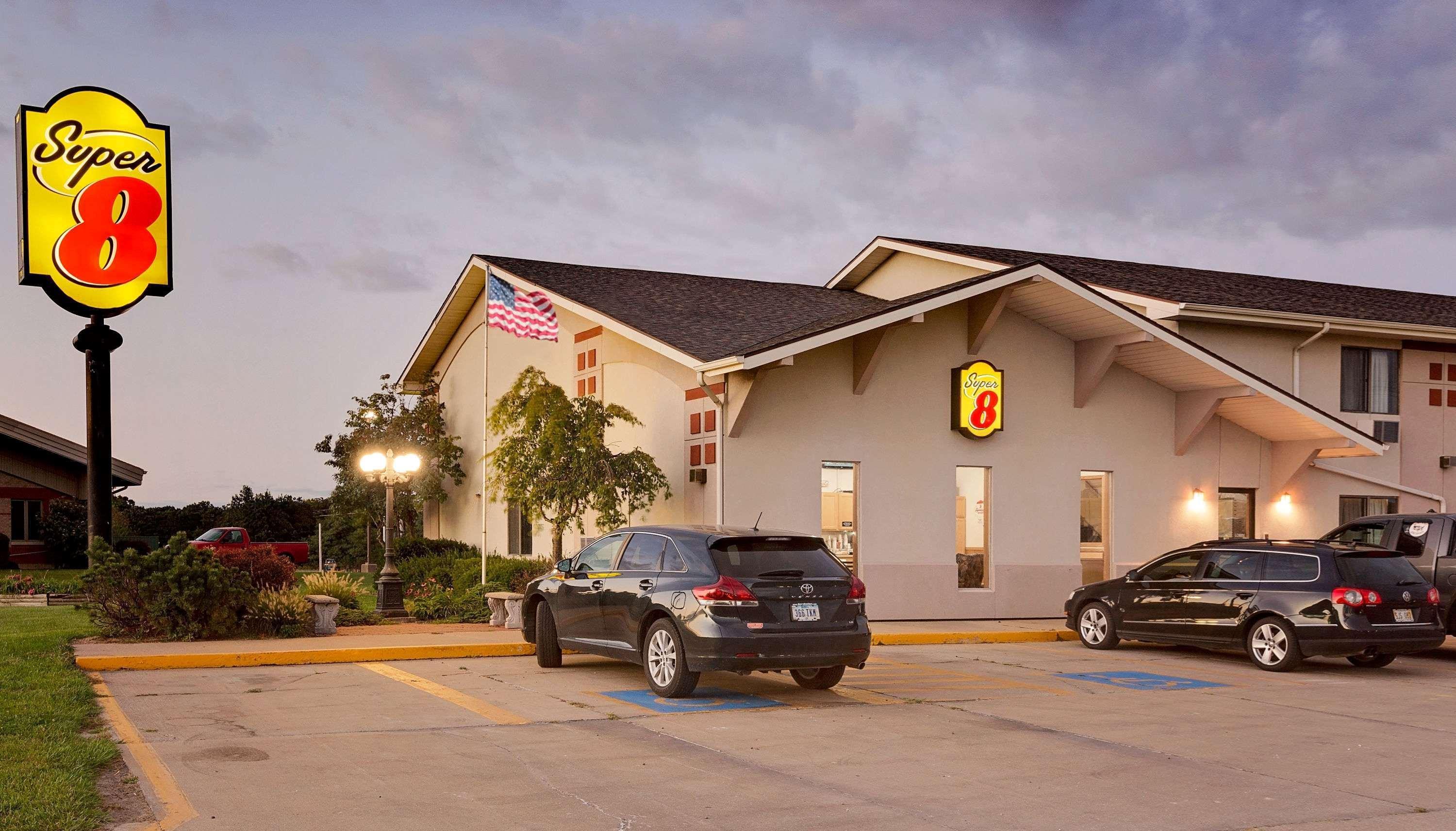 Super 8 By Wyndham Keokuk Hotel Luaran gambar