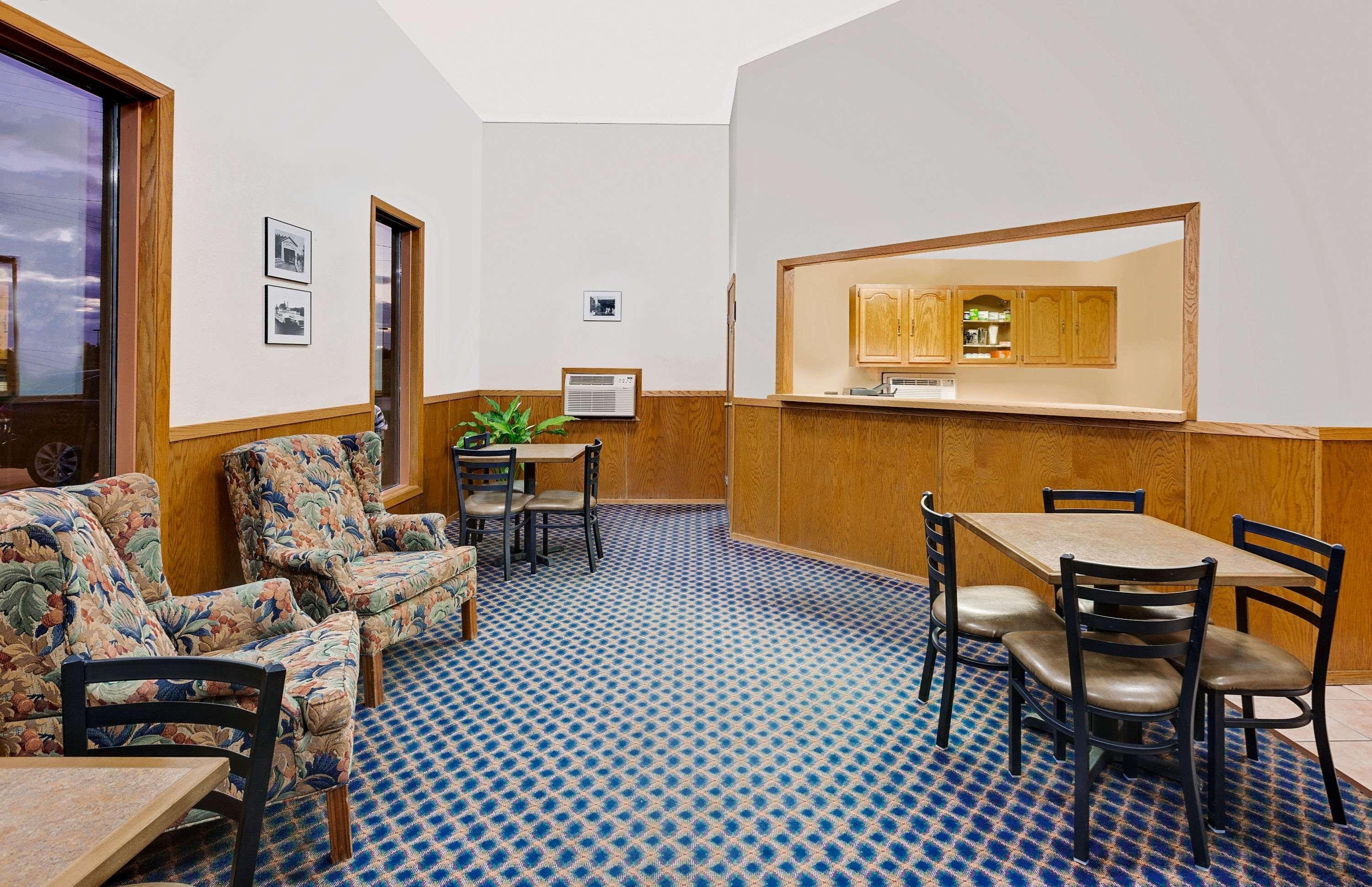 Super 8 By Wyndham Keokuk Hotel Luaran gambar