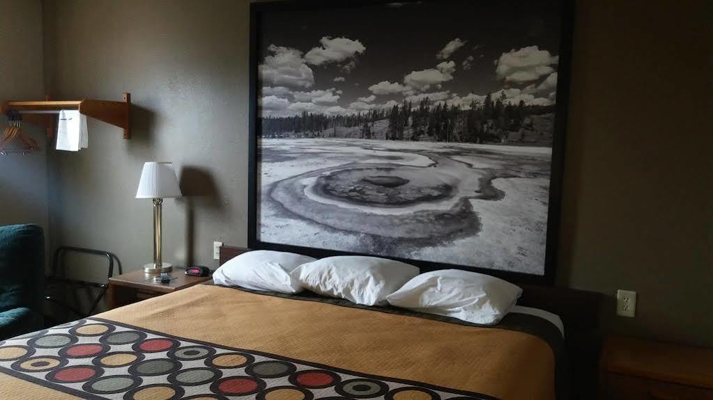 Super 8 By Wyndham Keokuk Hotel Luaran gambar