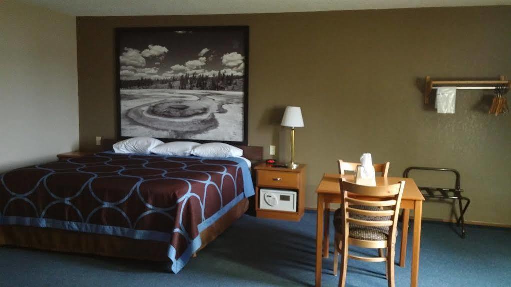 Super 8 By Wyndham Keokuk Hotel Luaran gambar