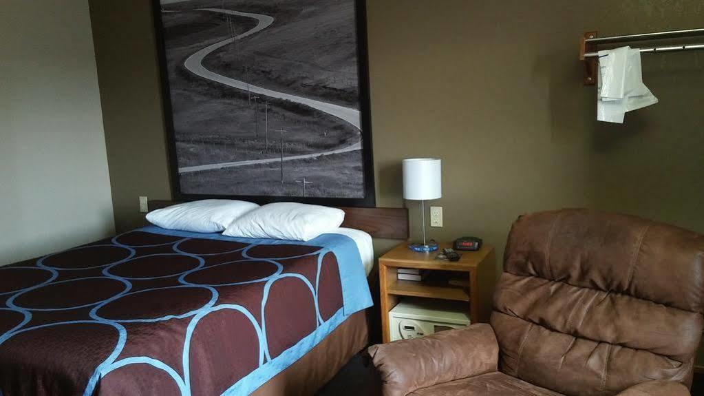 Super 8 By Wyndham Keokuk Hotel Luaran gambar