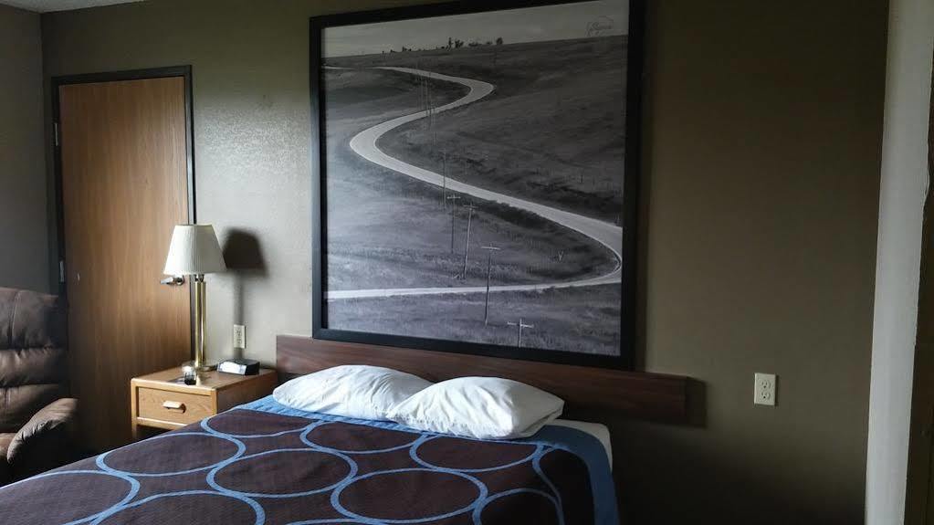 Super 8 By Wyndham Keokuk Hotel Luaran gambar