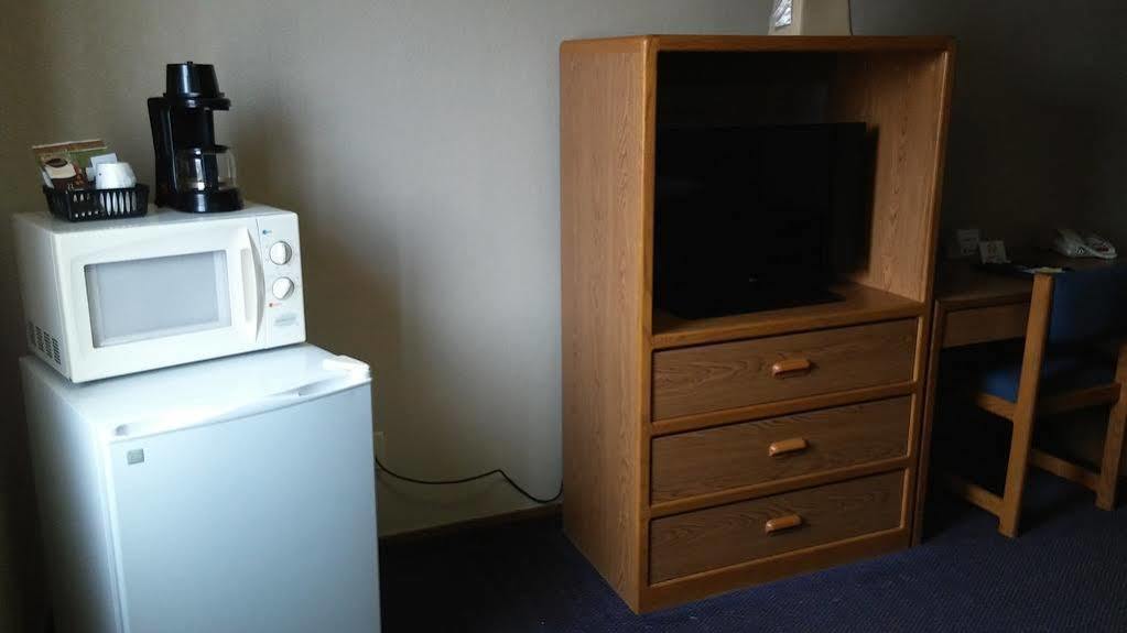Super 8 By Wyndham Keokuk Hotel Luaran gambar
