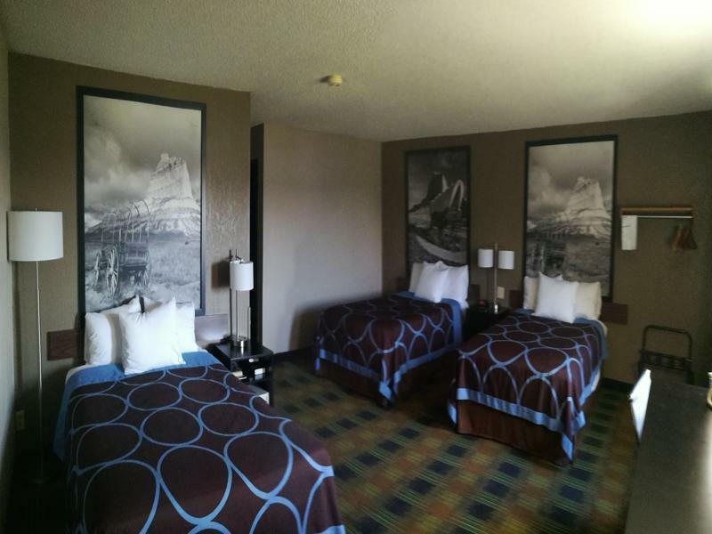 Super 8 By Wyndham Keokuk Hotel Luaran gambar